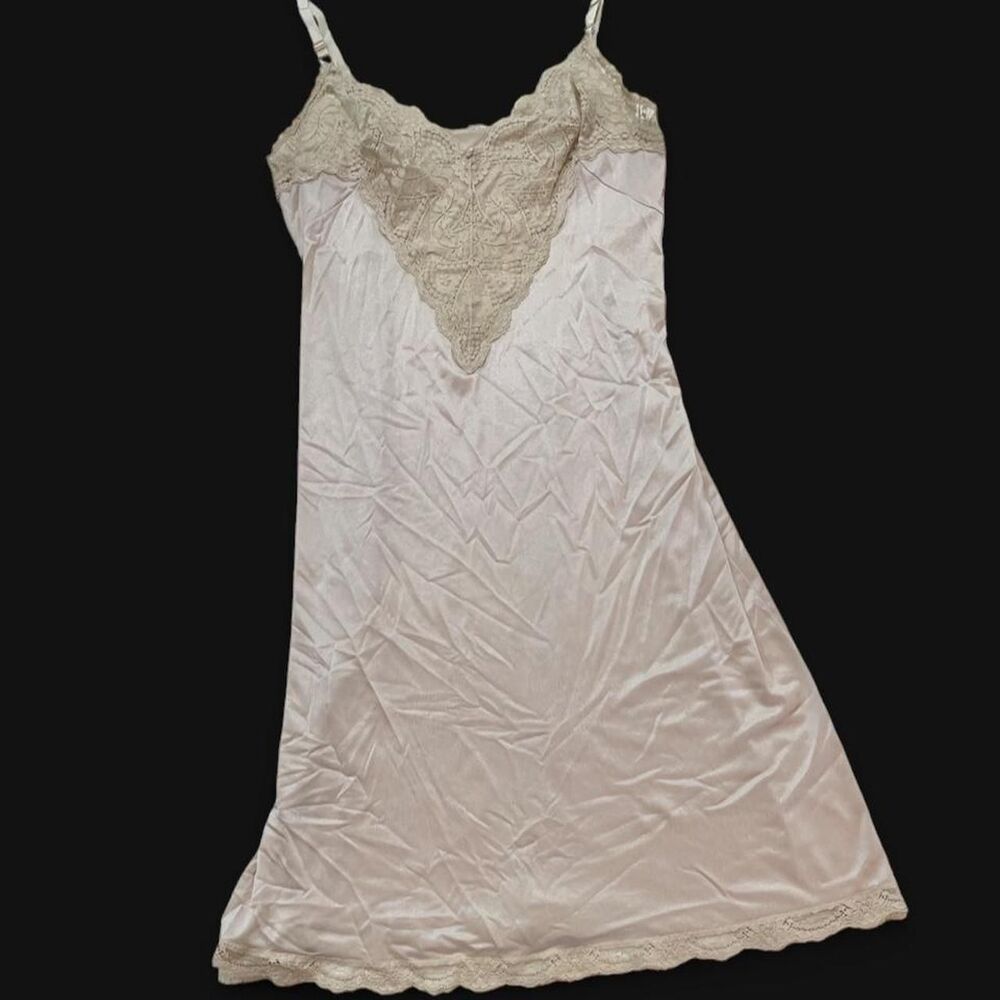 Vassarette Women's Pink and Cream Dress